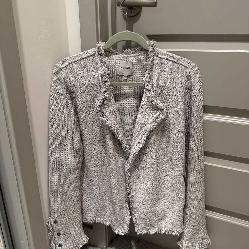 Cute grey with black blazer